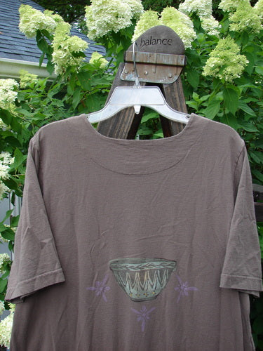 1999 Straight Dress Nesting Bowls Riverbed Size 1: a brown shirt with a bowl on it, featuring rounded side entry front pockets, a paneled neckline, widening hips, and a vented hemline.