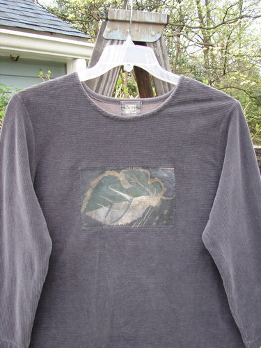 1999 Patched Stretch Cord Pullover Top Leaf Grey Plum Size 0: A long-sleeved shirt on a swinger with a leaf patch.
