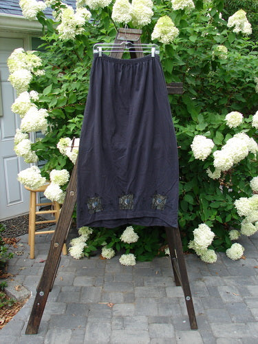 1999 Winter Skirt Celtic Five Raven Size 2: A skirt on a rack with a floral design, featuring a lower peg shape and a curvy little lower look.