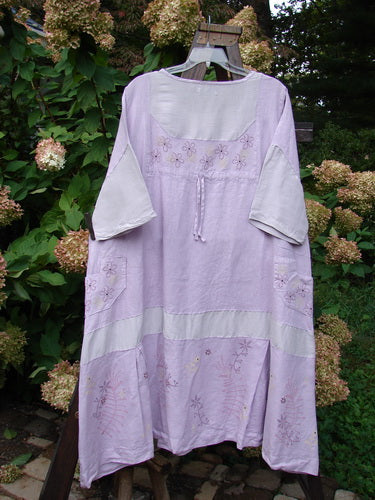 Barclay Linen Contrast Drop Pocket Dress Tiny Flower Heathered Lilac Size 2: A lovely dress with a squared off neckline, widening shape, and flutter flounce. Features shallow drop pockets and a beautifully detailed fabric alternation.