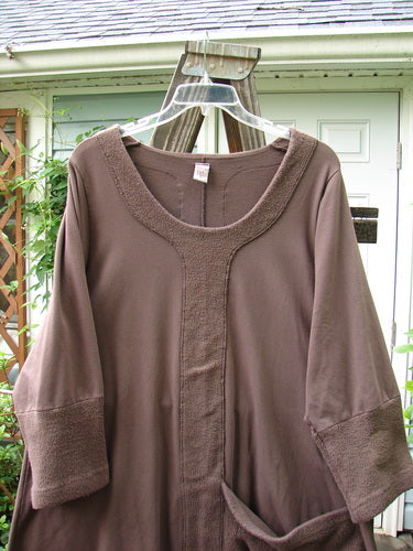 Image alt text: Barclay Cotton Lycra Celtic Moss Single Pocket Tunic Top in Mocha, Size 1, on a wooden stand