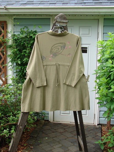 A 1996 Ramble Dress from the Fall Collection by Bottlecap. Made from Organic Cotton, this dress features a ribbed mock T neck, oversized front pocket, and adjustable draw. The Follow the Path Theme Paint adds a unique touch. Bust 48, Waist 52, Hips 56, Sweep 80, Length 36.