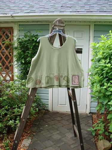 1995 Klee Top Pine Forest Marsh Size 2: Swingy A-line crop shirt with ceramic button accent and Blue Fish patch.
