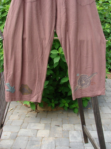 1993 Resort Crossroad Pant Vintage Travel Dusty Rose Size 1: A pair of pants with highly detailed vintage travel theme paint, featuring a sturdy elastic waistband, side entry front pockets, and a sweet summertime crop with a slightly tapered inseam.