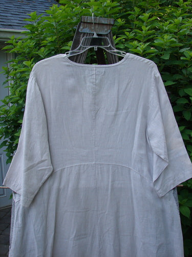Barclay Linen Stripe Tulip Dress Unpainted Pebble Black Size 1: A white shirt on a swinger with a hook.