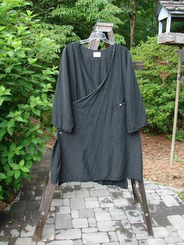 2000 Shaunting Silk Smooth Slant Wrap Jacket Unpainted Black Size 2: A black silk wrap jacket with slanted gathering and wide rounded sleeves.