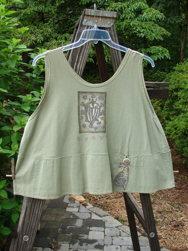 1995 Klee Top Single Beetle Time Marsh Size 1 showcases a swingy A-line crop shape with double-layered hem, scooped neckline, and distinctive beetle garden paint, epitomizing Blue Fish's playful, vintage fashion essence.