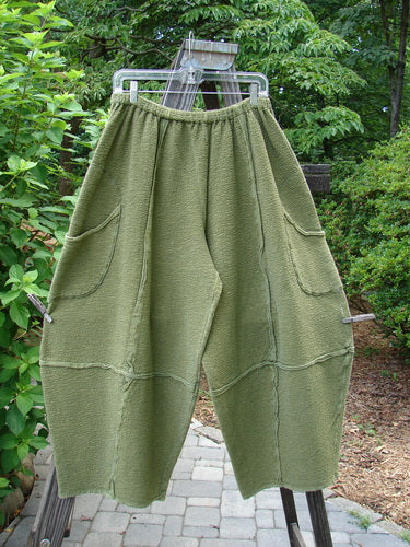 Barclay Crepe Sectional Pocket 4 Square Pant Unpainted Olive Size 1: A unique 4 square pant in olive made from heavy weight cotton crepe. Features a 3D diamond bottom cut and generous hip pockets.