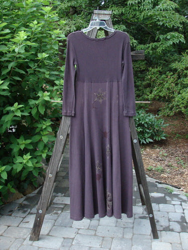 1998 Rib Top Dress Snowflake Morado Size 0: A purple dress on a wooden ladder. Flowing full lower with serious sectional panels and a sweeping hemline.
