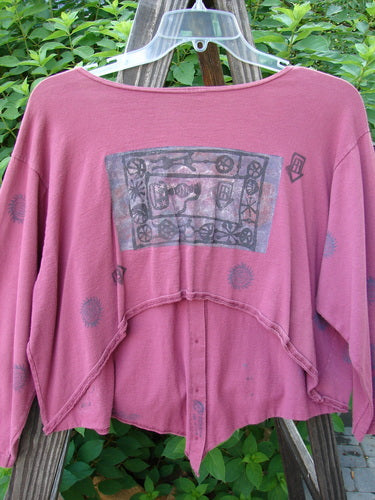 1994 Curve Shirt Studio Umeboshi Size 1: A pink shirt with a graphic on it, featuring a V-shaped neckline and original Blue Fish buttons.