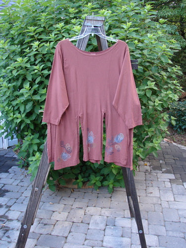Image alt text: "1994 Windmill Top Butterfly Clay Size 1: a pink shirt with flowers on a wooden rack"