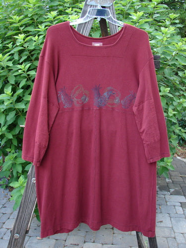 1999 Thermal Home Dress Farm Cinnamon Size 1: A red shirt with a design on it, featuring a farm theme paint.