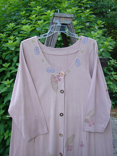1993 Modernismo Duster Dress Columns Ash Pink OSFA: Long-sleeved shirt with vintage column and leaf paint design. Features wooden buttons, kangaroo pockets, and a sweeping swing silhouette. Size: Bust 44, Waist 46, Hips 54, Hem Circumference 90, Length 52 inches.