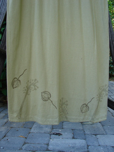 1998 Botanicals Calla Dress Giant Floral Seed Size 2: A white towel with brown flowers, a frog on a brick surface.