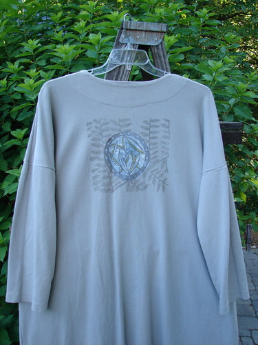1999 Interlock Long Square Cardigan Jacket Fern Pod Ash Size 0: A long sleeved shirt on a swinger with a circular design of leaves and a flower drawing.