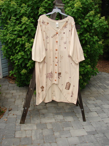 1994 Convertible Coat: A versatile tea dye coat with button-on/off sleeves, deep texture, and a beautiful drape. Bust 44, waist 54, hips 56.