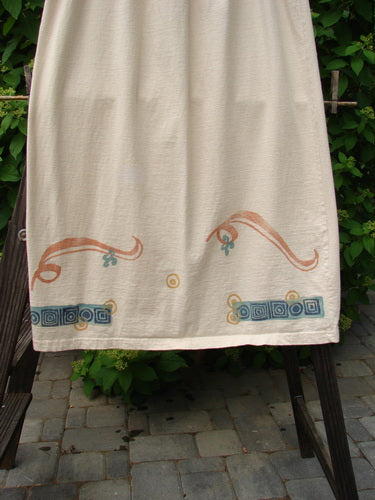 1995 Kick Skirt Resort Travel Champagne Size 2: A towel on a rack with a close-up of a plant and a wooden post.