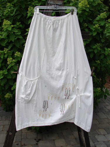 2000 Side Pocket Skirt Summer Treat White Size 2: A white dress with ice cream on it, featuring a full elastic waistline and an elastic-edged side pocket.