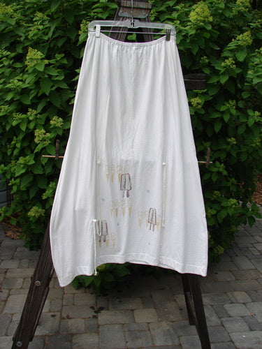 2000 Side Pocket Skirt Summer Treat White Size 2: A white skirt with elastic waist and side pocket, made from organic cotton.