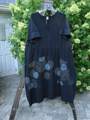 Barclay Gather Sectional Banded Petal Dress Mums Black Size 2: A dress on a clothes rack with a flower design and banded sleeves.