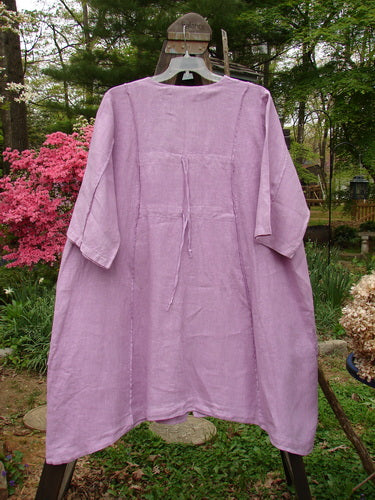 Barclay Linen Double Tie Back Jacket Garden Side Lilac Size 2: A linen jacket with a deep V neckline, A-line sweep, and front drop flop pockets. Features exterior vertical stitchery and a varying hemline.