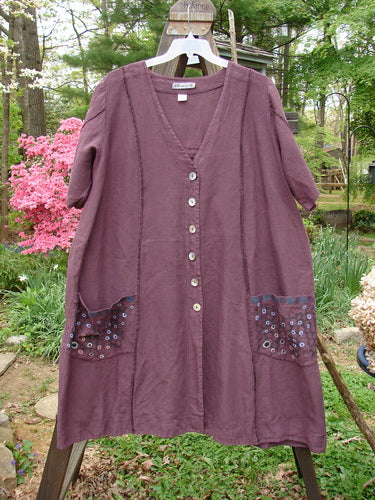 Barclay Linen Double Tie Back Jacket Honeycomb Maroon Size 2: A medium weight linen jacket with a deep V-shaped neckline, A-line sweep, front drop flop pockets, and a varying hemline.